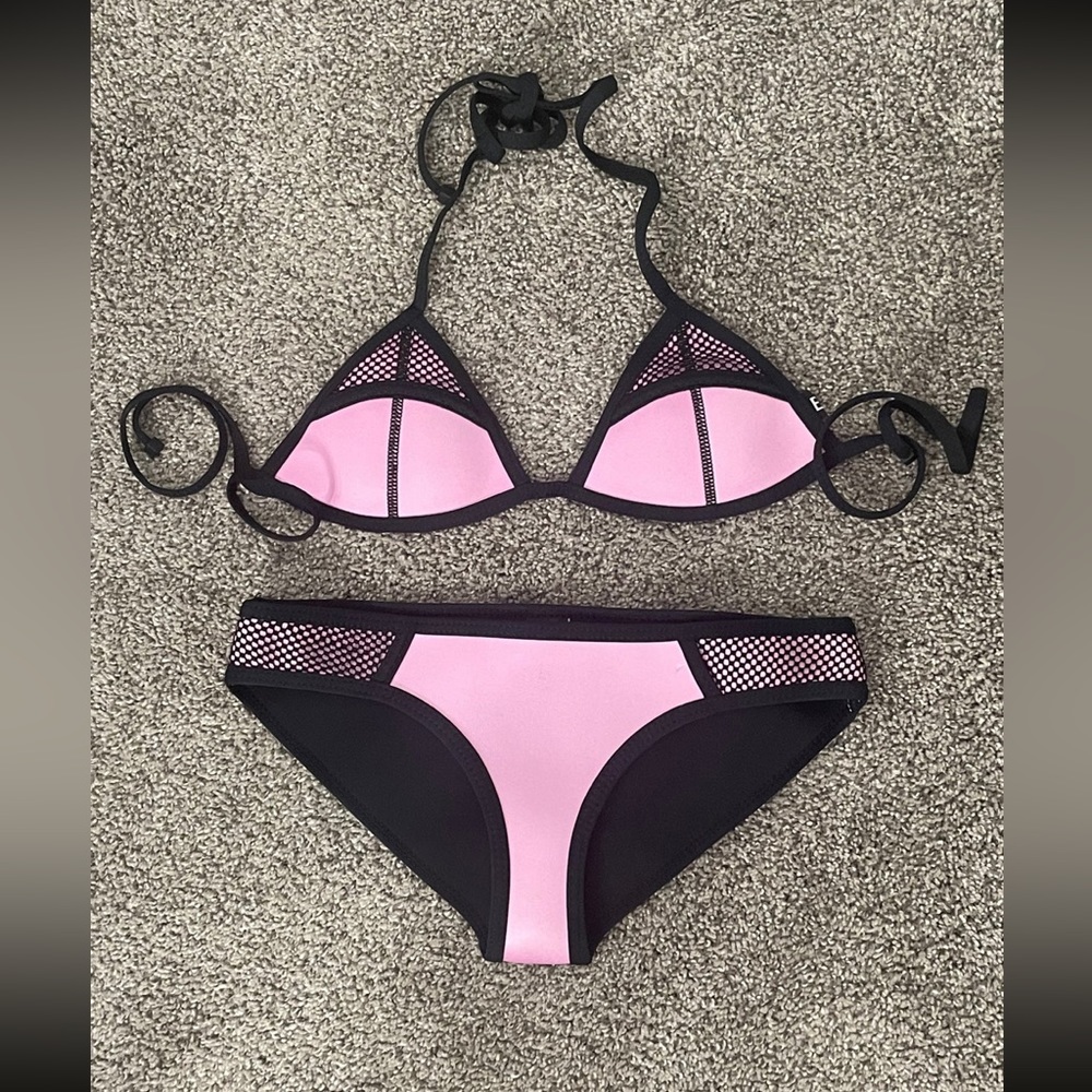 Swimsuit like triangle size says M but more like S-XS new without tag never worn
